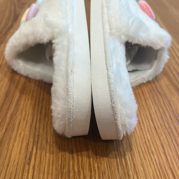 Daisy Street Dolls Kill Fluffy plushy White slip on Slippers Colorful Flower 8 - Picture 6 of 9